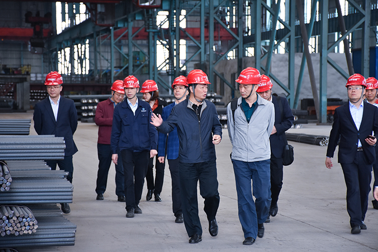 中國銀行四川省分行副行長左焜一行到川威集團(tuán)連界區(qū)域參觀交流(圖3)