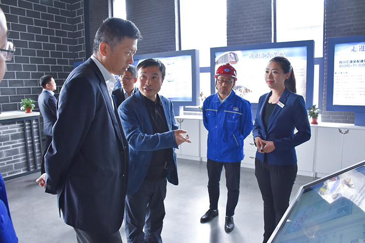 中國銀行四川省分行副行長左焜一行到川威集團(tuán)連界區(qū)域參觀交流(圖5)