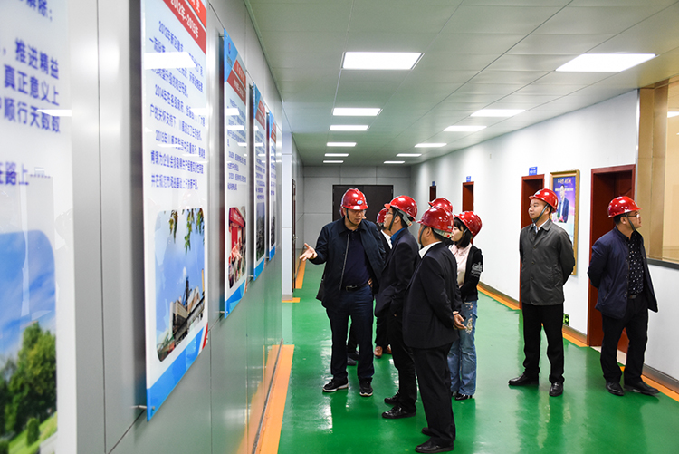 大西洋集團(tuán)總工程師蔣勇一行蒞臨川威集團(tuán)釩鈦科技考察調(diào)研(圖2)