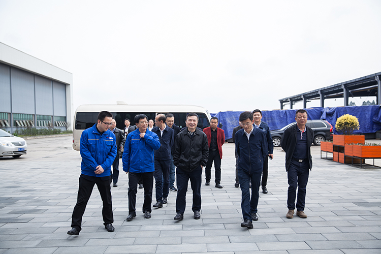 云南江川區(qū)區(qū)長王志華一行蒞臨川威集團(tuán)考察交流(圖1)