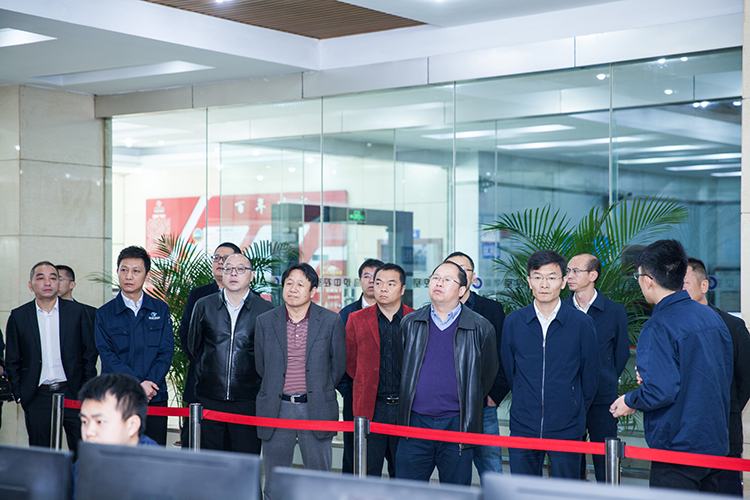 云南江川區(qū)區(qū)長王志華一行蒞臨川威集團(tuán)考察交流(圖2)