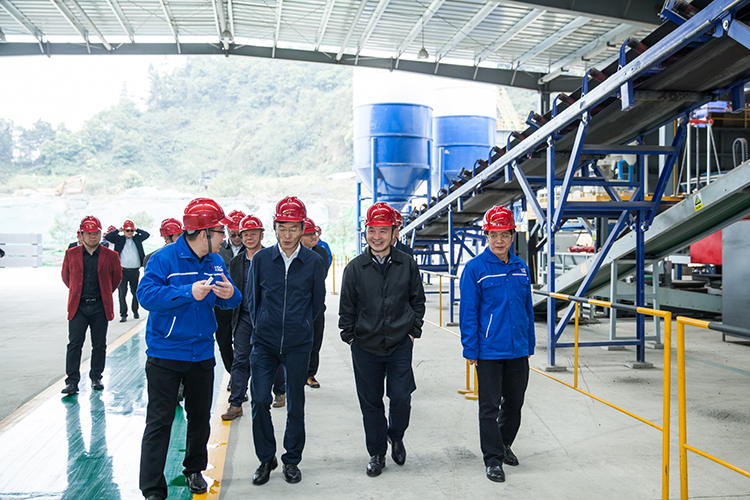 云南江川區(qū)區(qū)長王志華一行蒞臨川威集團(tuán)考察交流(圖3)