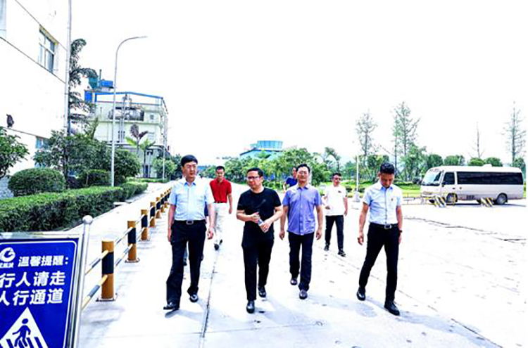 增強互信,深化合作,互利共贏—華融資產(chǎn)云南分公司副總經(jīng)理李國新到星船城公(圖1)