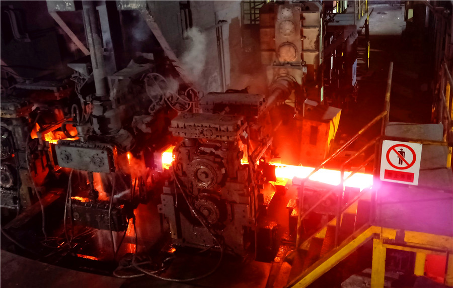 【專(zhuān)題】拼搏 超越 創(chuàng)奇跡 ——軋鋼月產(chǎn)突破48萬(wàn)噸再創(chuàng)新紀(jì)錄(圖2)