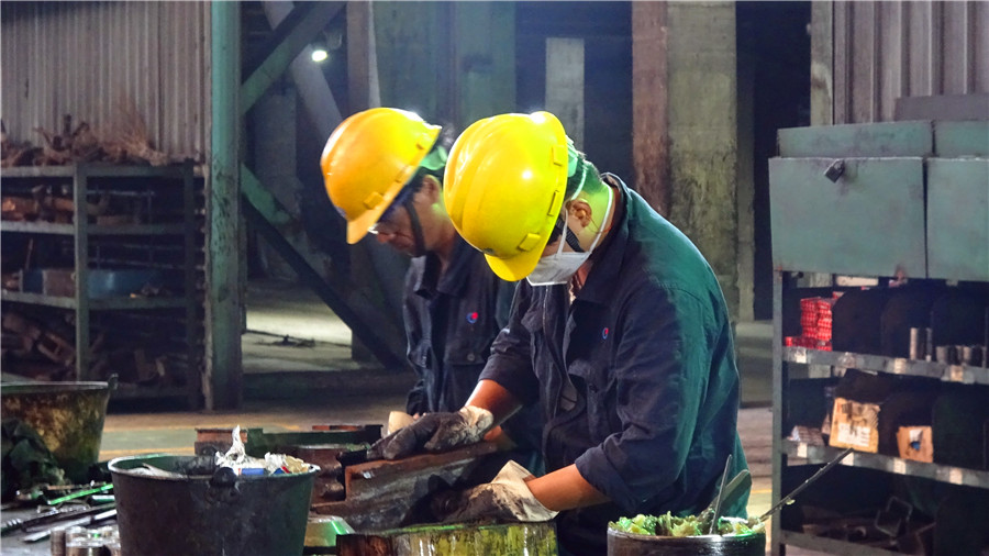 【專(zhuān)題】拼搏 超越 創(chuàng)奇跡 ——軋鋼月產(chǎn)突破48萬(wàn)噸再創(chuàng)新紀(jì)錄(圖6)