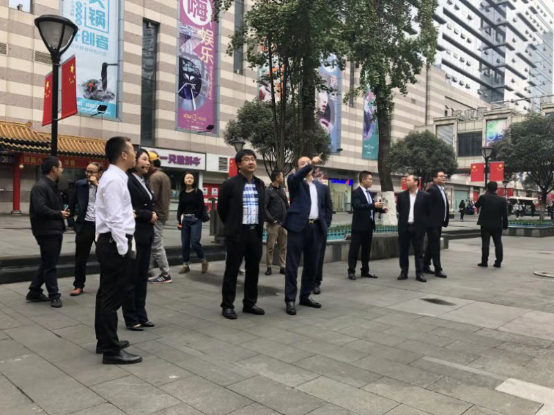 江川區(qū)區(qū)委副書記、代理區(qū)長常成蒞臨川威集團考察交流(圖2)