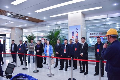 內(nèi)江市政協(xié)副主席黃俊偉一行調研川威集團連界基地