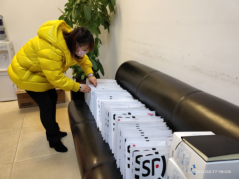 聲聲關(guān)懷暖人心 集團(tuán)心意顯關(guān)心——集團(tuán)公司給暫時(shí)不能返崗員工郵寄口罩(圖1)