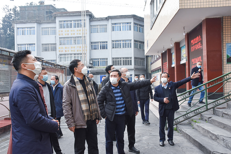 內(nèi)江副市長邢偉平一行赴川威集團(tuán)連界基地調(diào)研(圖1)