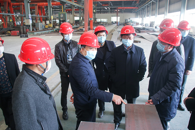 省經(jīng)信廳冶金建材處處長覃有軍蒞臨川威集團成都龍泉生產(chǎn)制造基地考察調(diào)研(圖2)