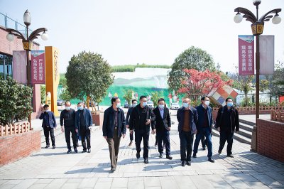 四川省裝配式建筑產(chǎn)業(yè)協(xié)會會長蒙昌嘉蒞臨川威連界基地調(diào)研