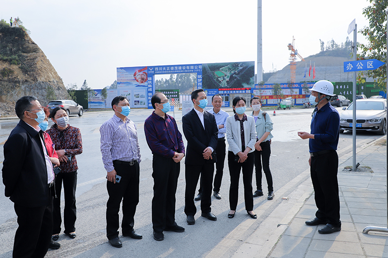 內(nèi)江市人大常委會副主任秦金保一行調(diào)研連界足球競訓基地(圖5)