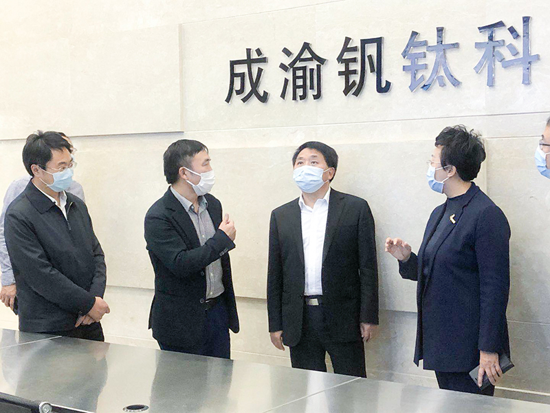 省委常委 常務(wù)副省長羅文蒞臨川威集團調(diào)研(圖2)