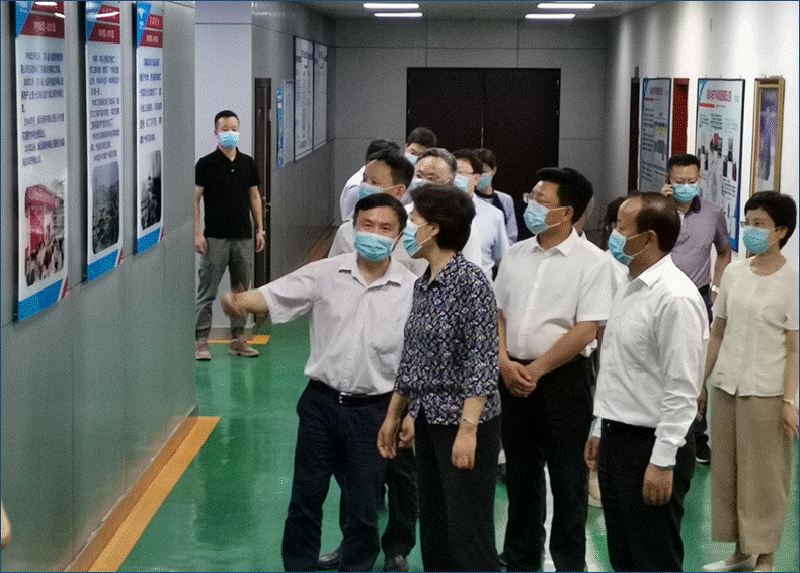 省委常委、統(tǒng)戰(zhàn)部長(zhǎng)、省總工會(huì)主席田向利調(diào)研川威連界基地并慰問(wèn)一線員工(圖2)