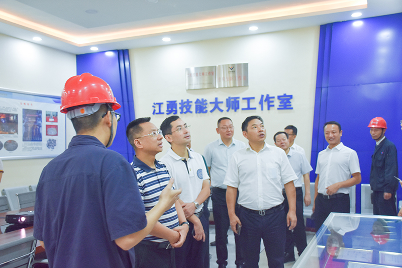 省人社廳副廳長(zhǎng)黃曉東一行蒞臨川威調(diào)研(圖3)