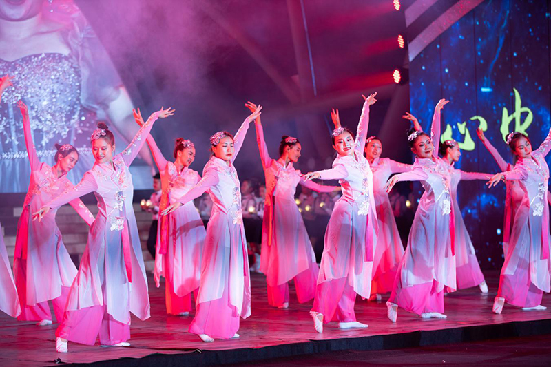 集團(tuán)公司舉行2020迎中秋慶國(guó)慶文藝晚會(huì)(圖8)