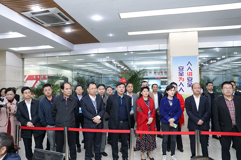 省總工會副主席苗勇率市州調(diào)研組專題調(diào)研川威集團(tuán)企業(yè)職工之家陣地建設(shè)情況(圖3)