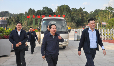 中鐵物資董事長王輝一行到川威連界基地調(diào)研