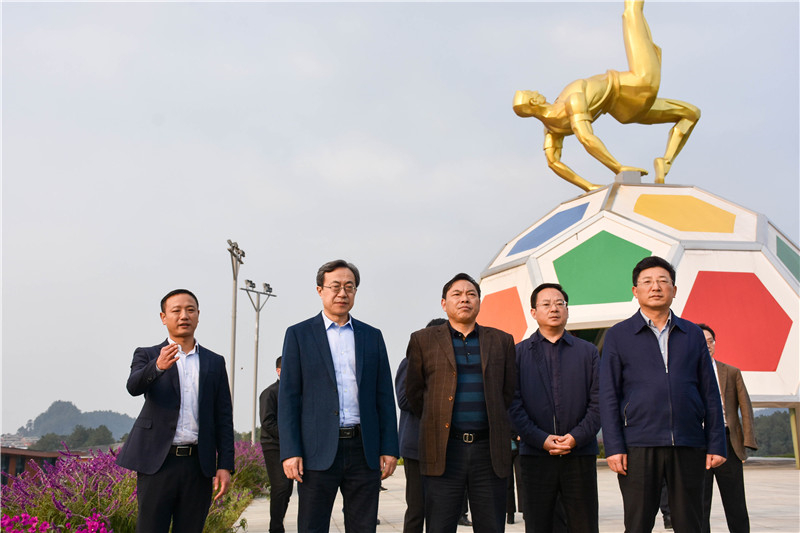 省總工會(huì)領(lǐng)導(dǎo)一行到川威連界基地調(diào)研(圖1)