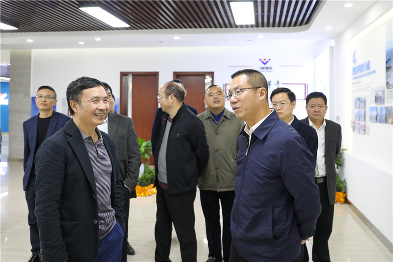 威遠(yuǎn)縣委書記蘭徐率隊到川威連界基地調(diào)研(圖1)