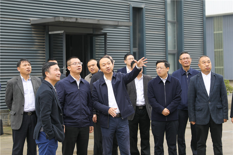 威遠(yuǎn)縣委書記蘭徐率隊到川威連界基地調(diào)研(圖2)