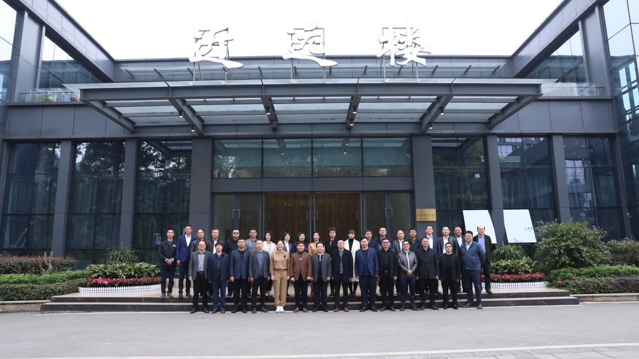 省冶金地質(zhì)勘查院侯院長(zhǎng)一行蒞臨川威集團(tuán)連界基地考察交流(圖5)