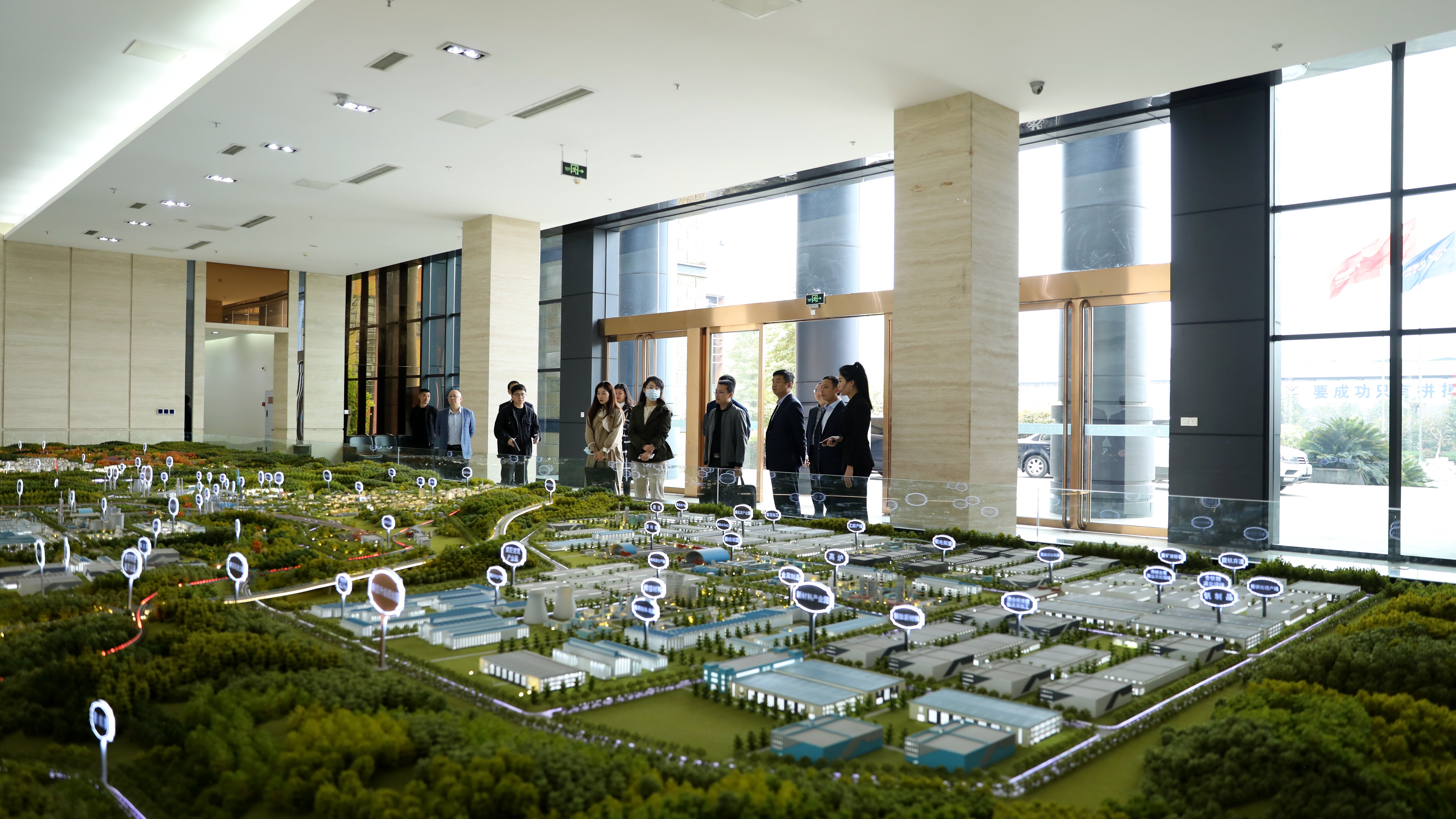 省發(fā)改委數(shù)字經(jīng)濟(jì)處蒞臨川威集團(tuán)調(diào)研