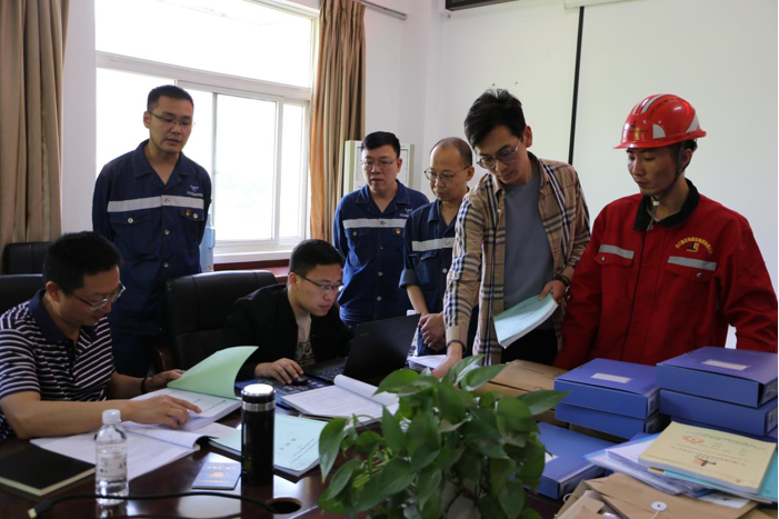 國(guó)家礦安局四川局唐平蒞臨星船城瑞達(dá)公司督察礦山工作(圖3)