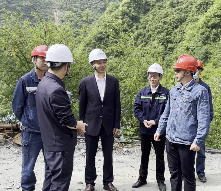 阿壩州政協(xié)副主席秦開金一行到礦業(yè)總公司阿壩礦區(qū)調研