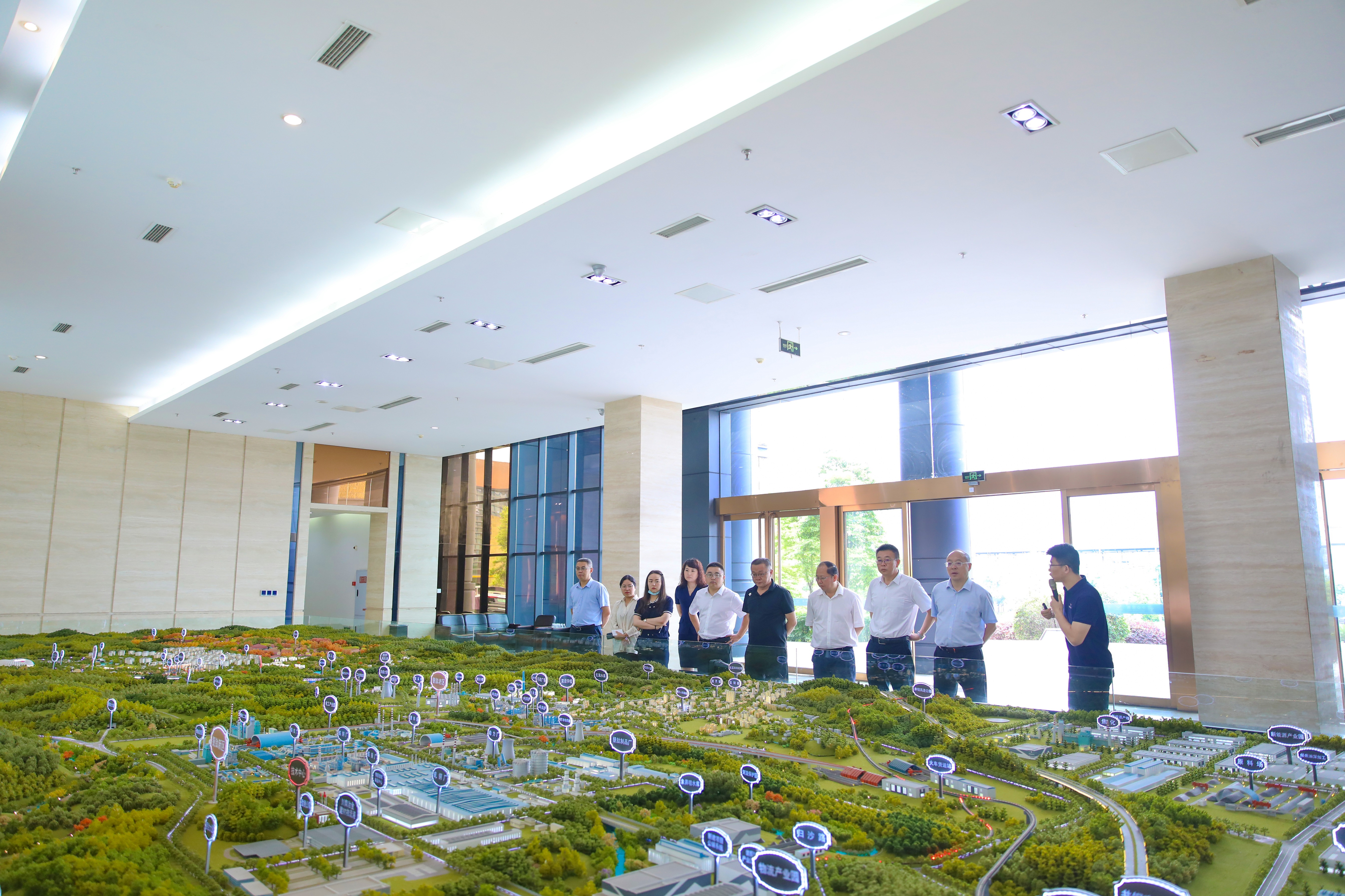 西昌市黨政代表團一行來訪川威連界基地考察調研