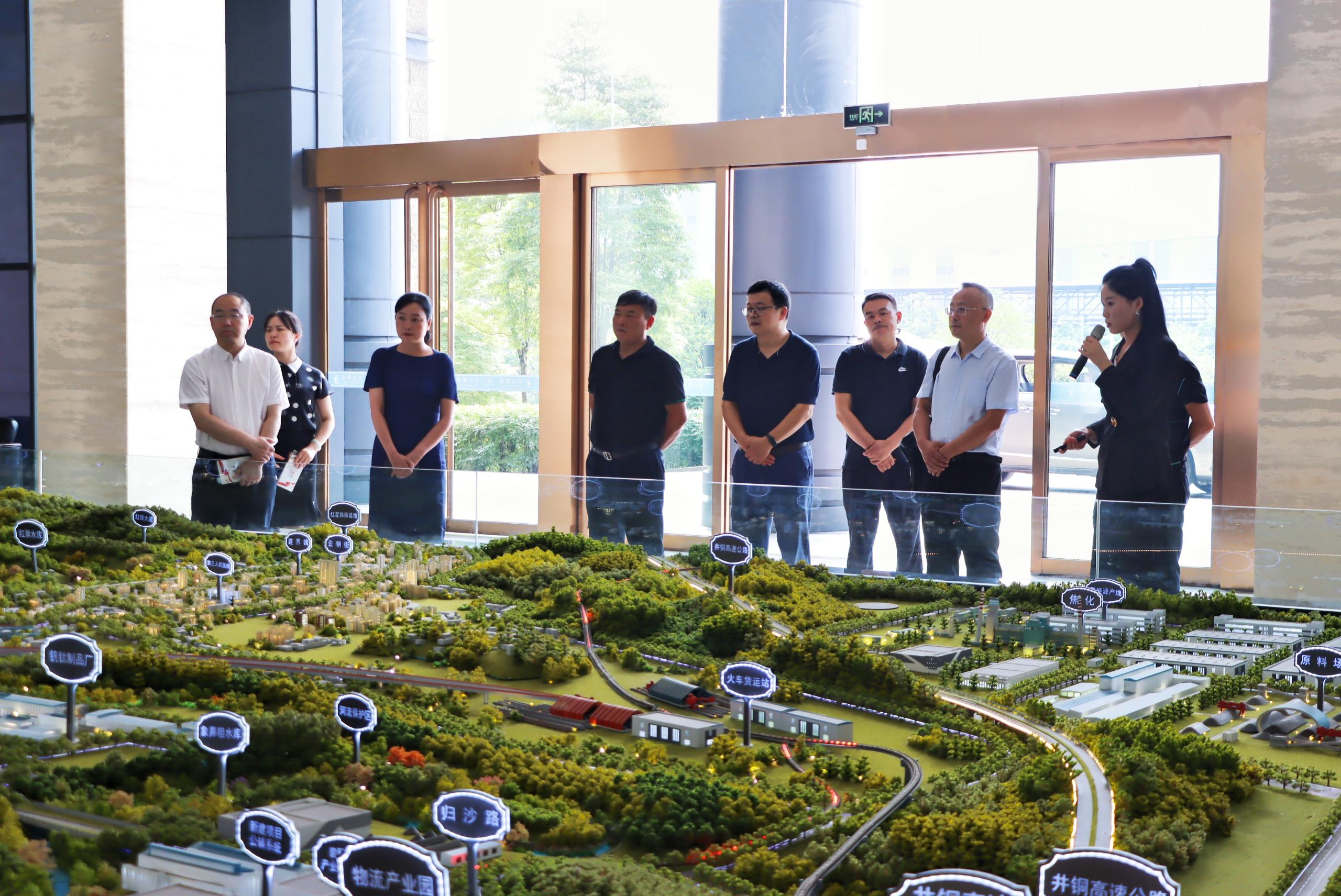 省人大教科文衛(wèi)委副主任黃勇一行到川威連界基地考察調(diào)研(圖2)