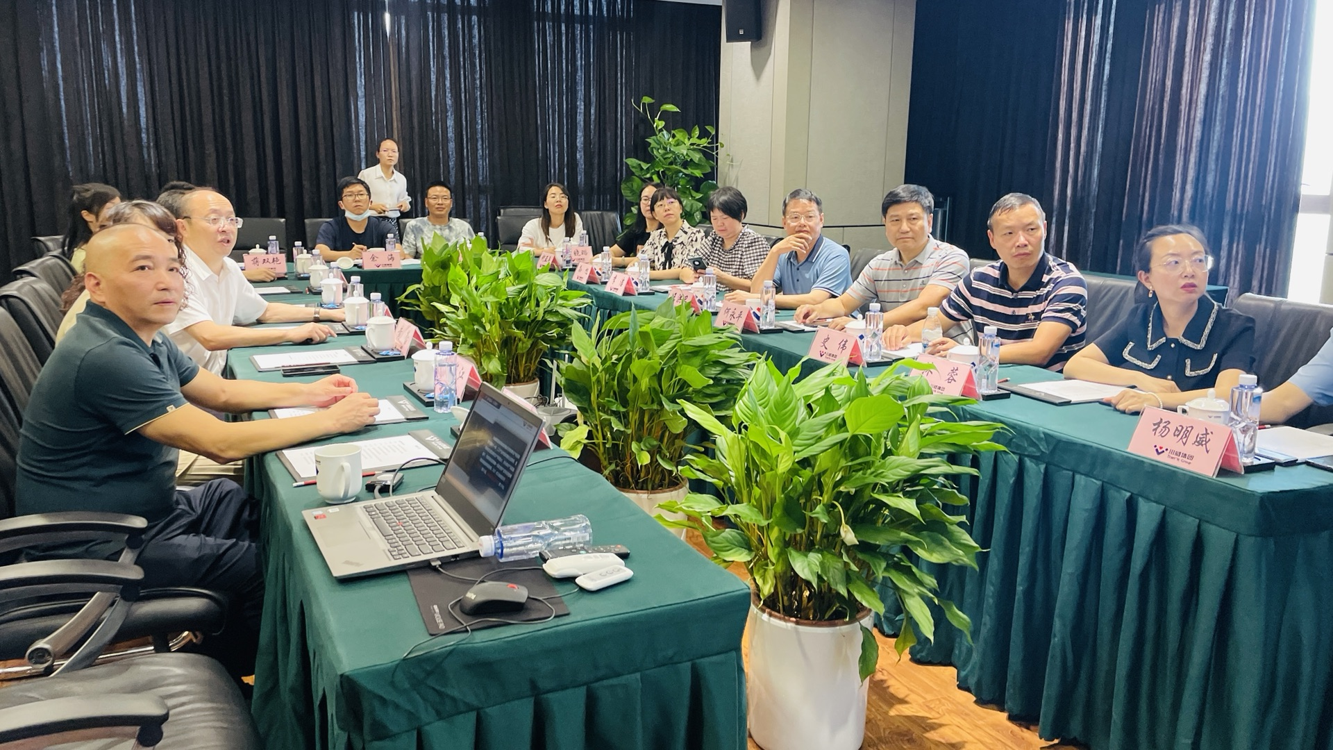 玉溪市文化和旅游局副局長王洪衛(wèi)一行蒞臨集團公司考察交流(圖2)