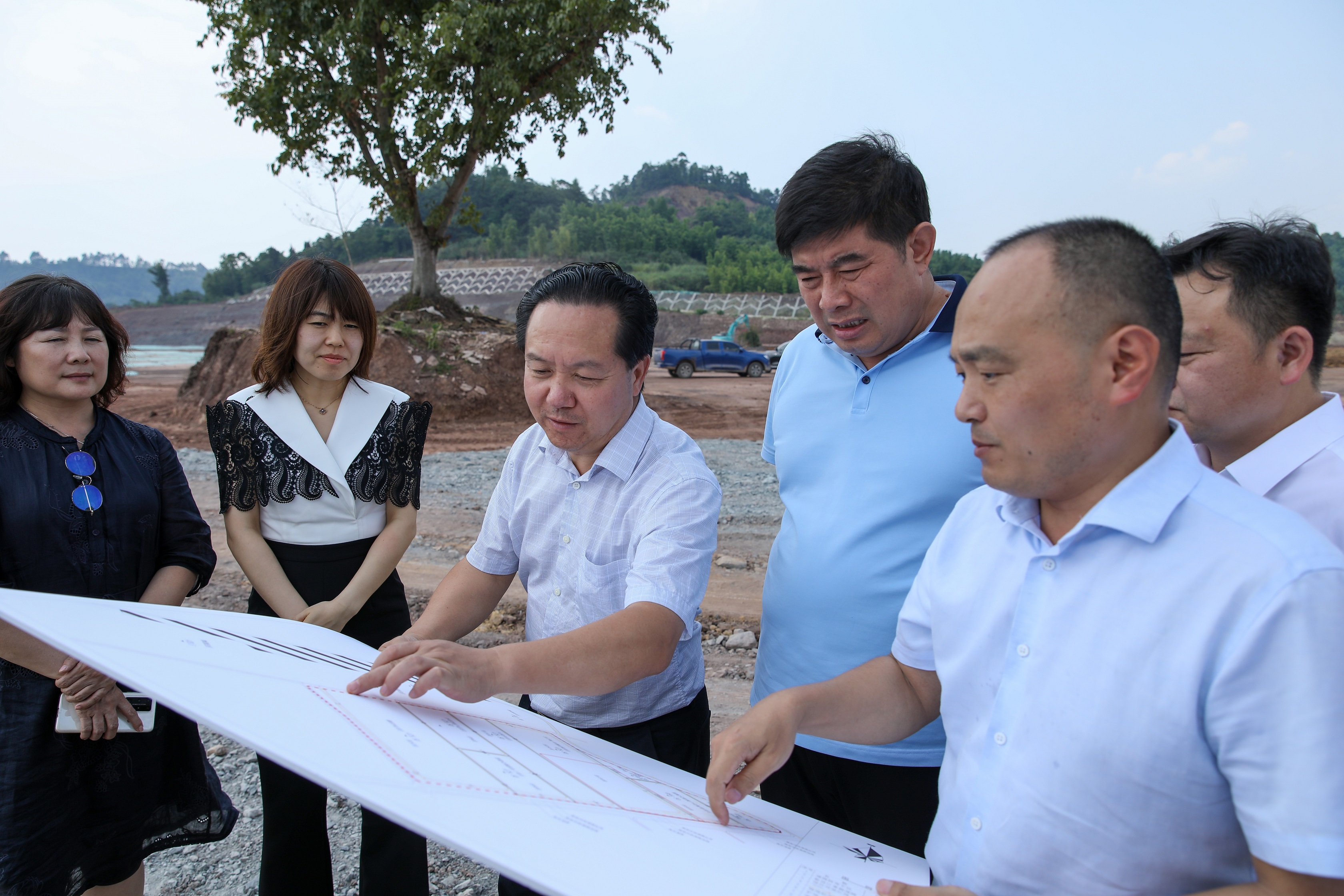 天津友發(fā)集團(tuán)董事長(zhǎng)李茂津一行來(lái)川威考察交流(圖2)