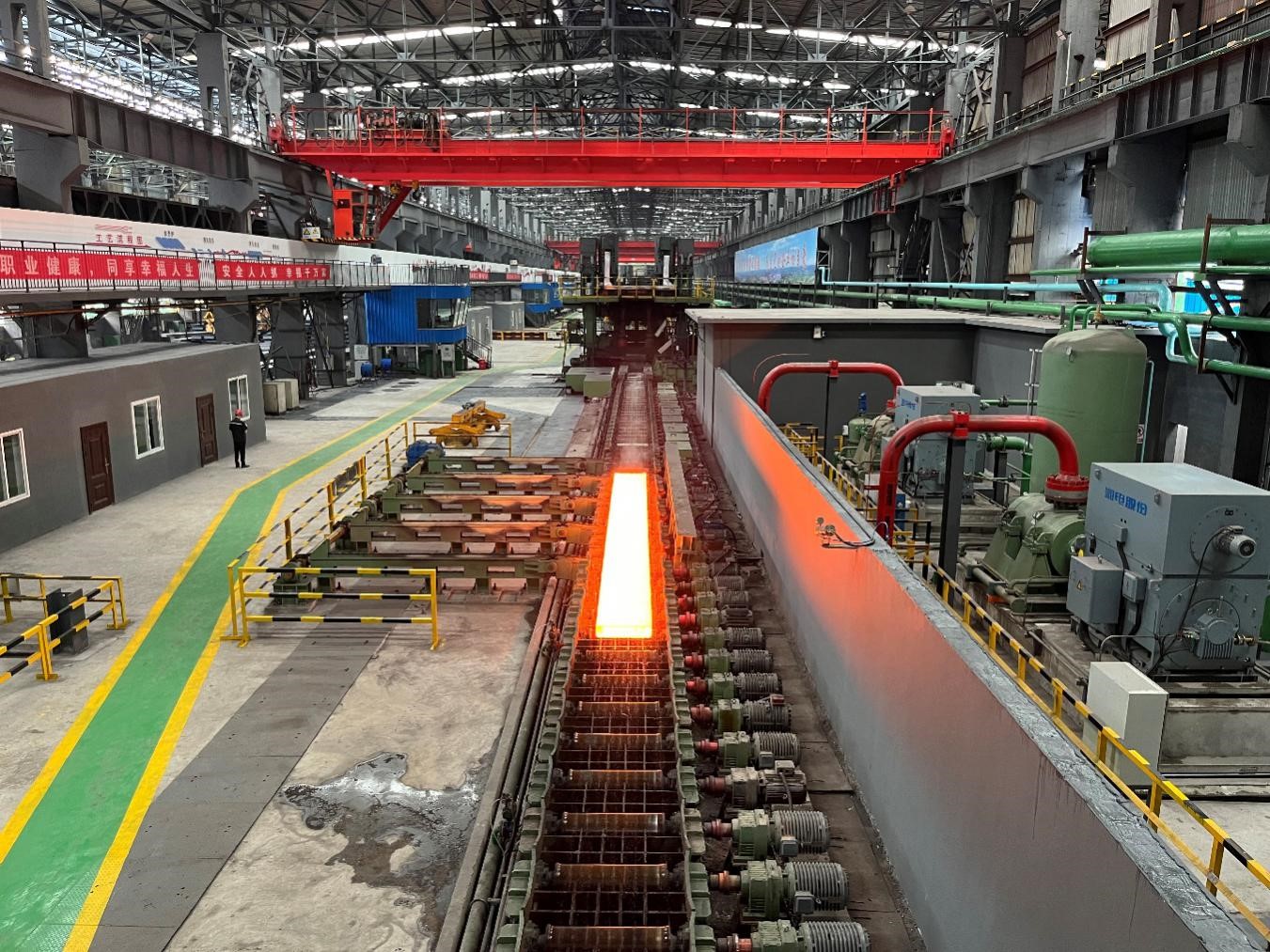 風(fēng)雨多經(jīng)志彌堅 氣貫長虹渡關(guān)山——釩鈦科技板材生產(chǎn)突破13萬噸大關(guān)紀實