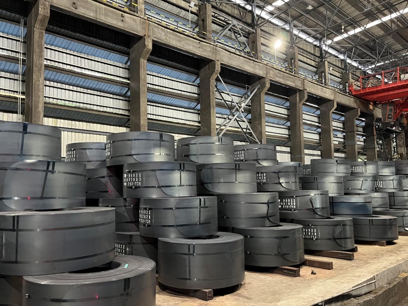 風(fēng)雨多經(jīng)志彌堅(jiān) 氣貫長虹渡關(guān)山——釩鈦科技板材生產(chǎn)突破13萬噸大關(guān)紀(jì)實(shí)(圖5)