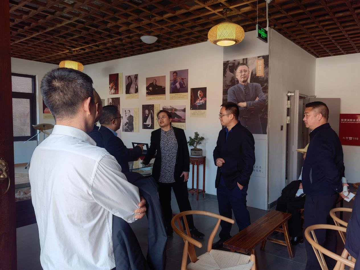 雷波縣委書(shū)記一行蒞臨考察大石板鄉(xiāng)村振興項(xiàng)目(圖2)