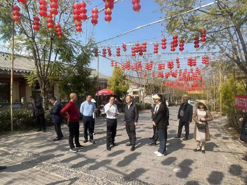 省審計廳陶志偉廳長一行赴大石板鄉(xiāng)村振興項目調研(圖2)