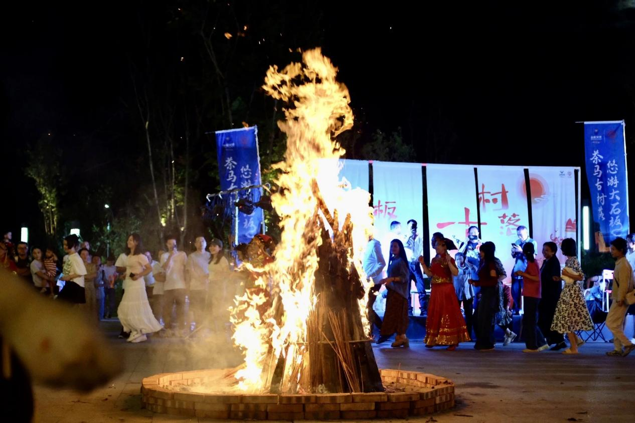 彝族年，迎西馬，大石板古村“火出圈”！(圖6)