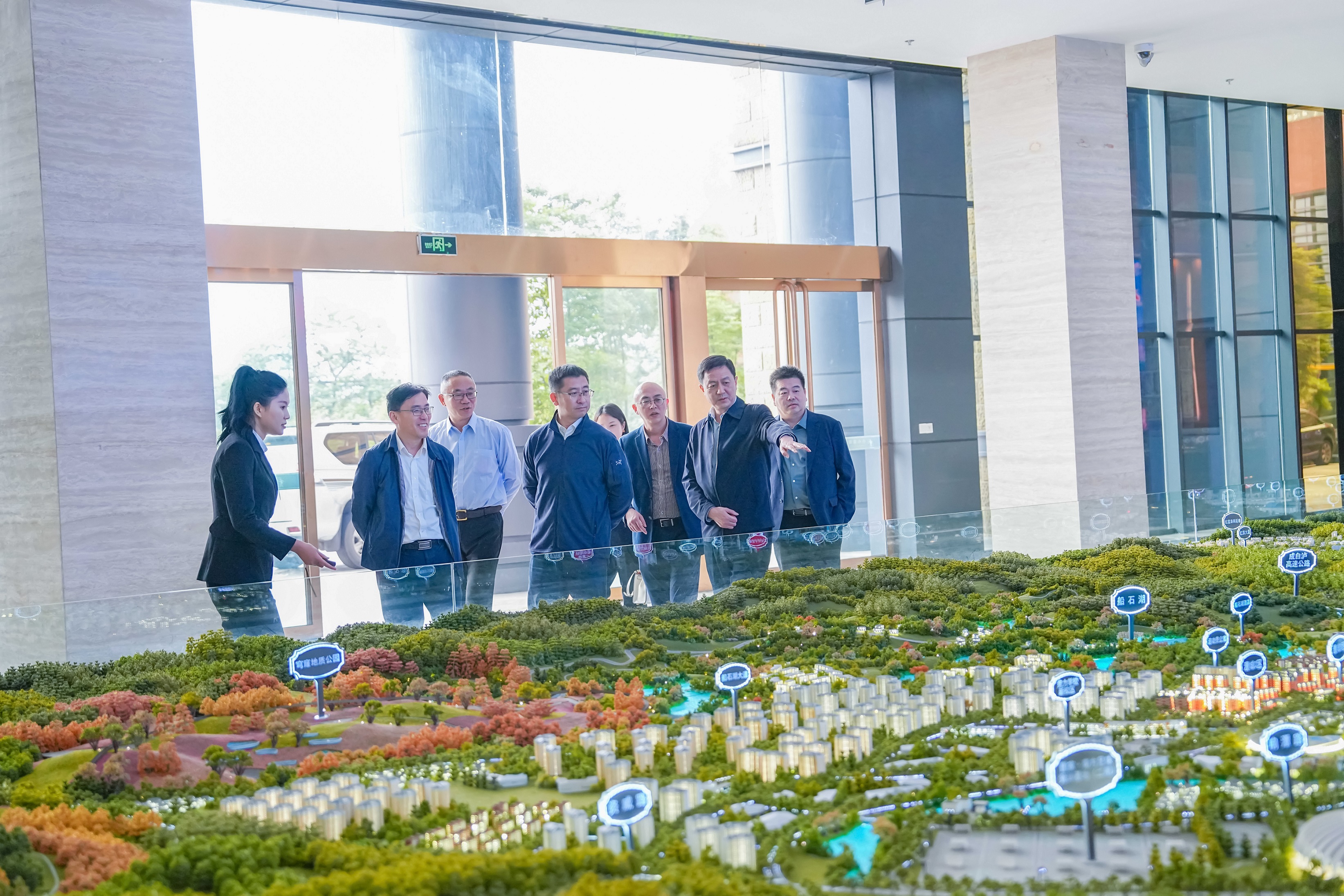 中冶華天董事長方榮華一行到川威調(diào)研交流