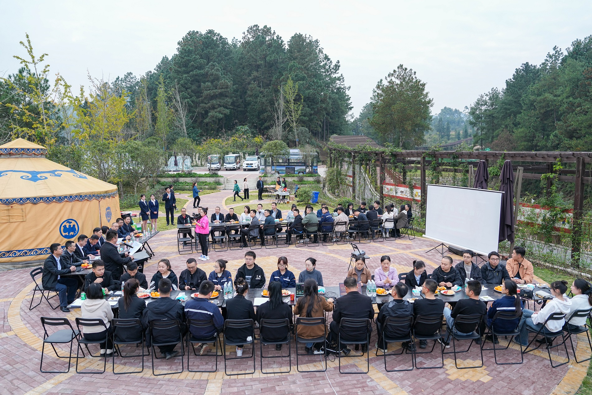 使命在肩  鏗鏘前行——釩鈦科技召開慶祝第二十四個中國記者節(jié)暨新聞宣傳總結表彰會