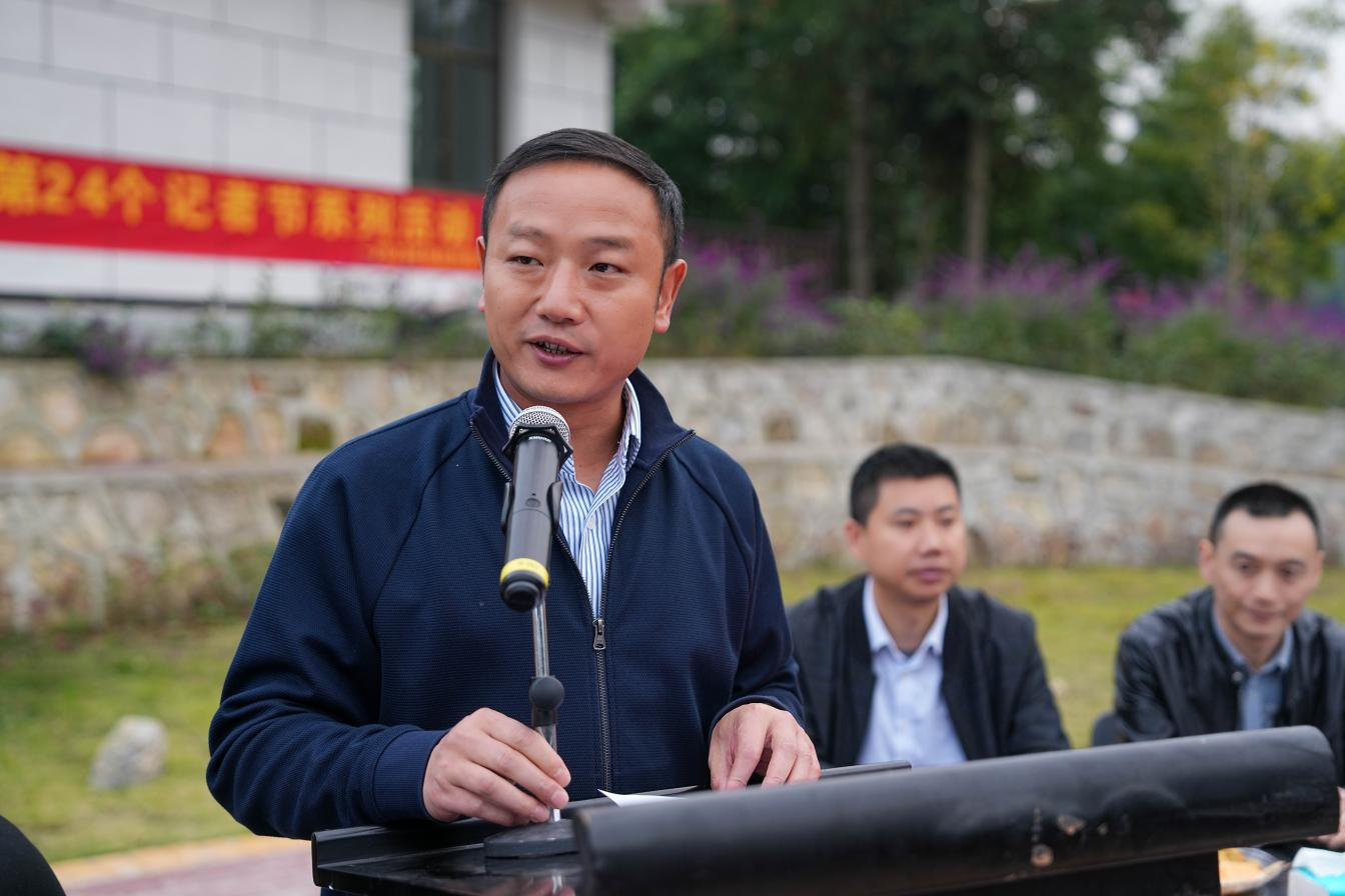 使命在肩  鏗鏘前行——釩鈦科技召開(kāi)慶祝第二十四個(gè)中國(guó)記者節(jié)暨新聞宣傳總結(jié)表彰會(huì)(圖3)