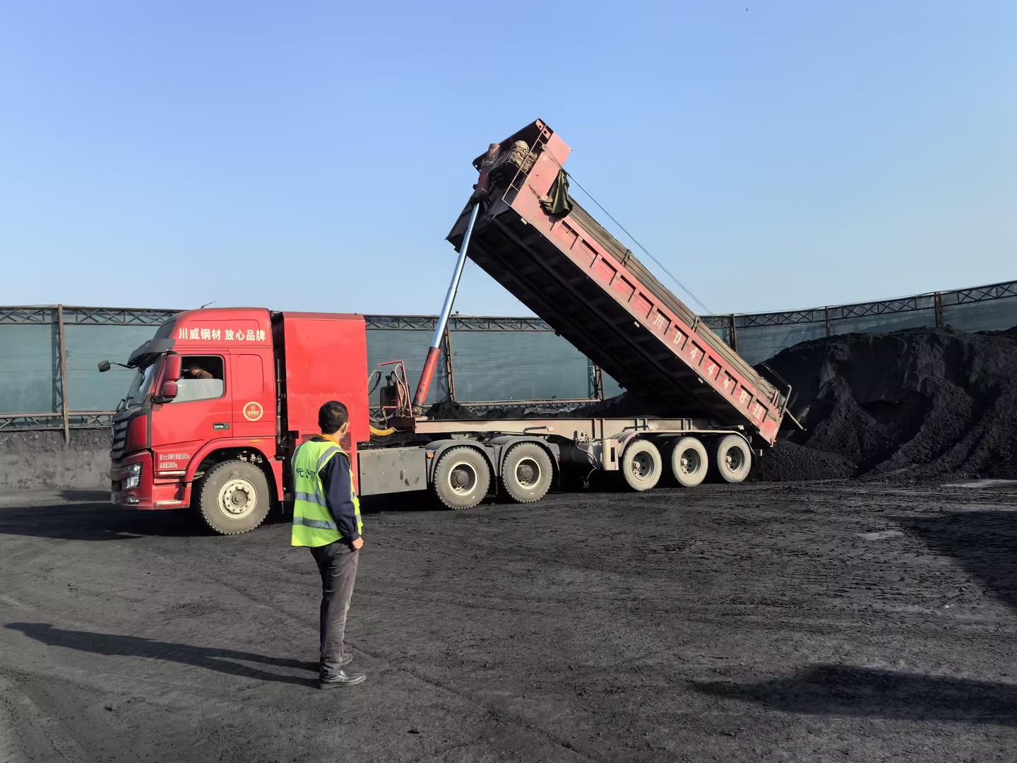 攀西綠色新引擎，“氫”裝上陣?yán)L藍(lán)圖——?dú)淠茉纯ㄜ?chē)在攀西大地試運(yùn)行