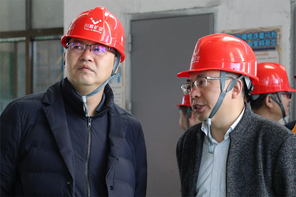 會(huì)理市市委副書(shū)記劉宇翼到礦業(yè)總公司會(huì)理財(cái)通公司視察(圖2)