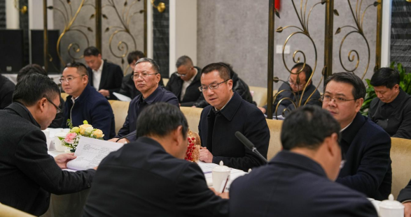 威遠(yuǎn)縣人民政府與川威集團(tuán)召開(kāi)政企聯(lián)席會(huì)(圖3)