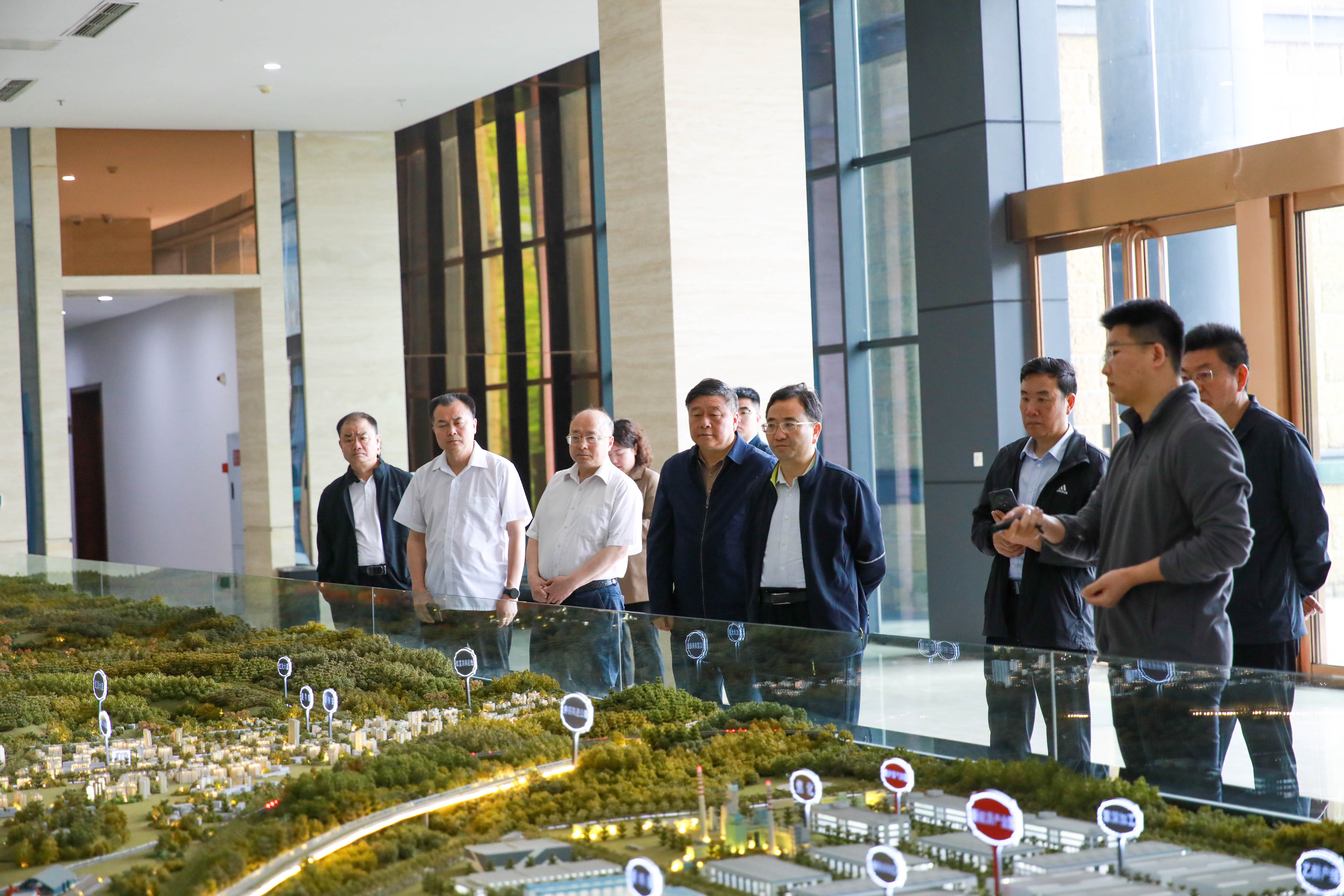 巴中市 內(nèi)江市政協(xié)關心川威轉型發(fā)展