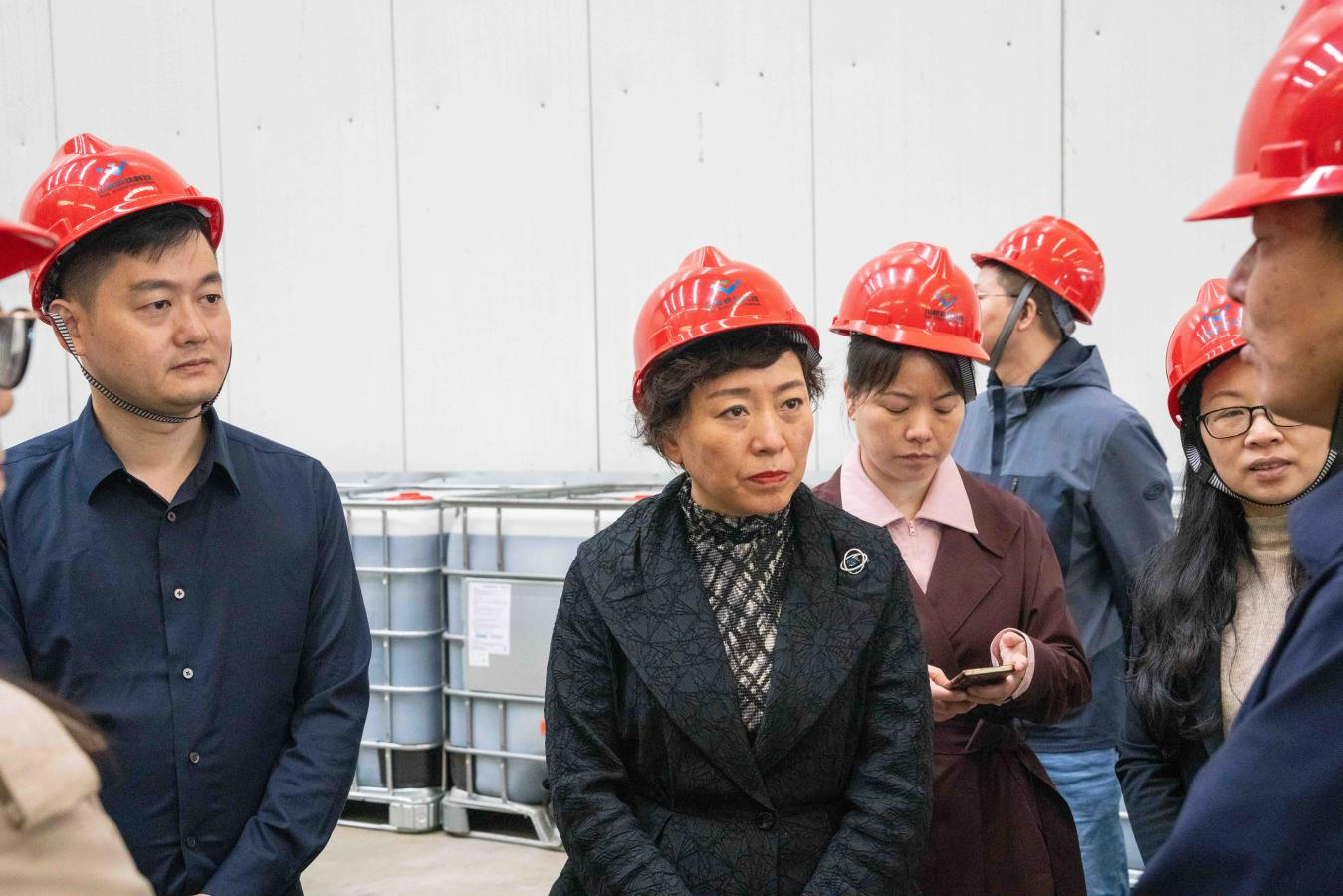 市人大常委會副主任陳朗一行到四川省興欣釩科技有限公司調(diào)研(圖2)