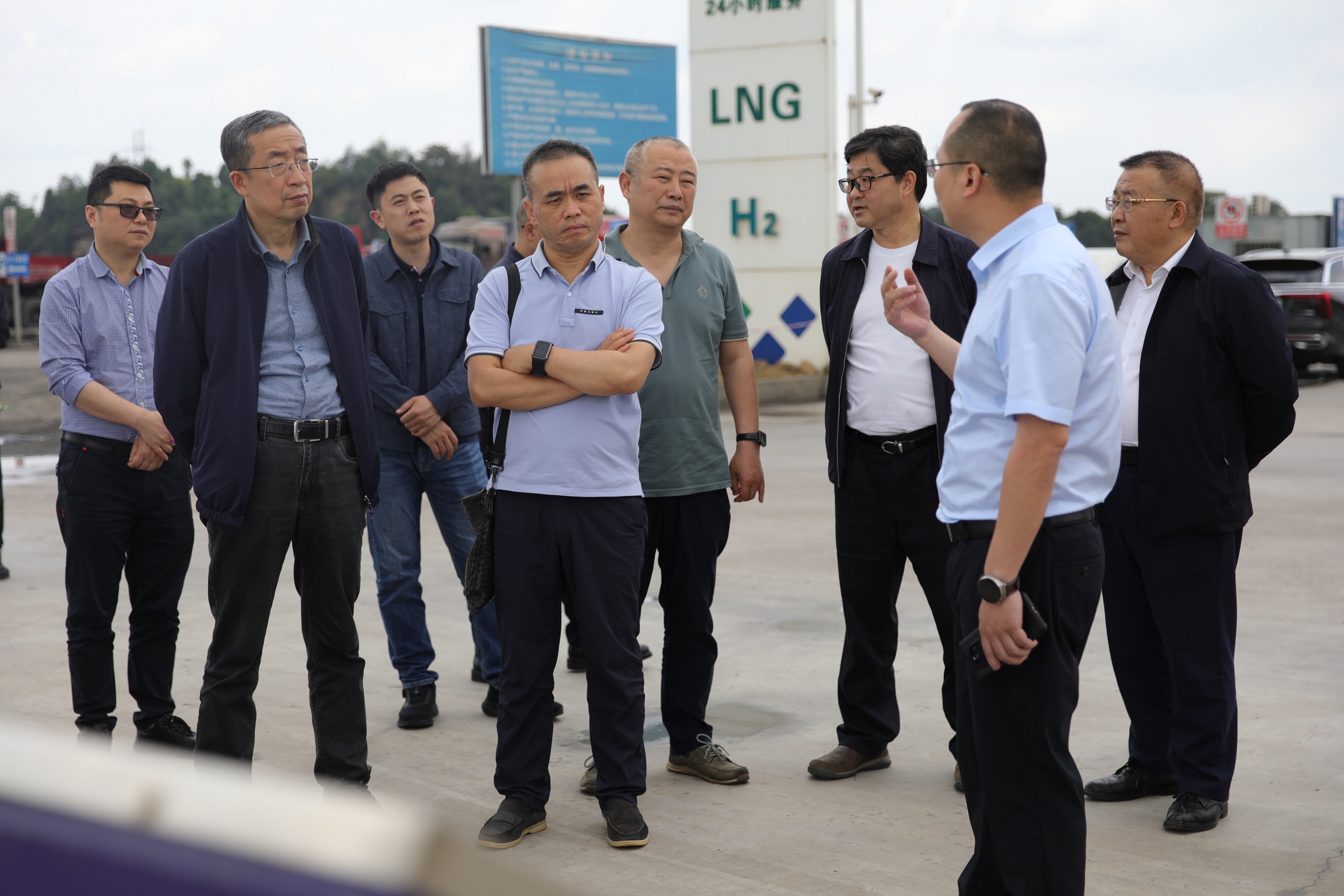 省政府參事調(diào)研組一行蒞臨川威考察交流