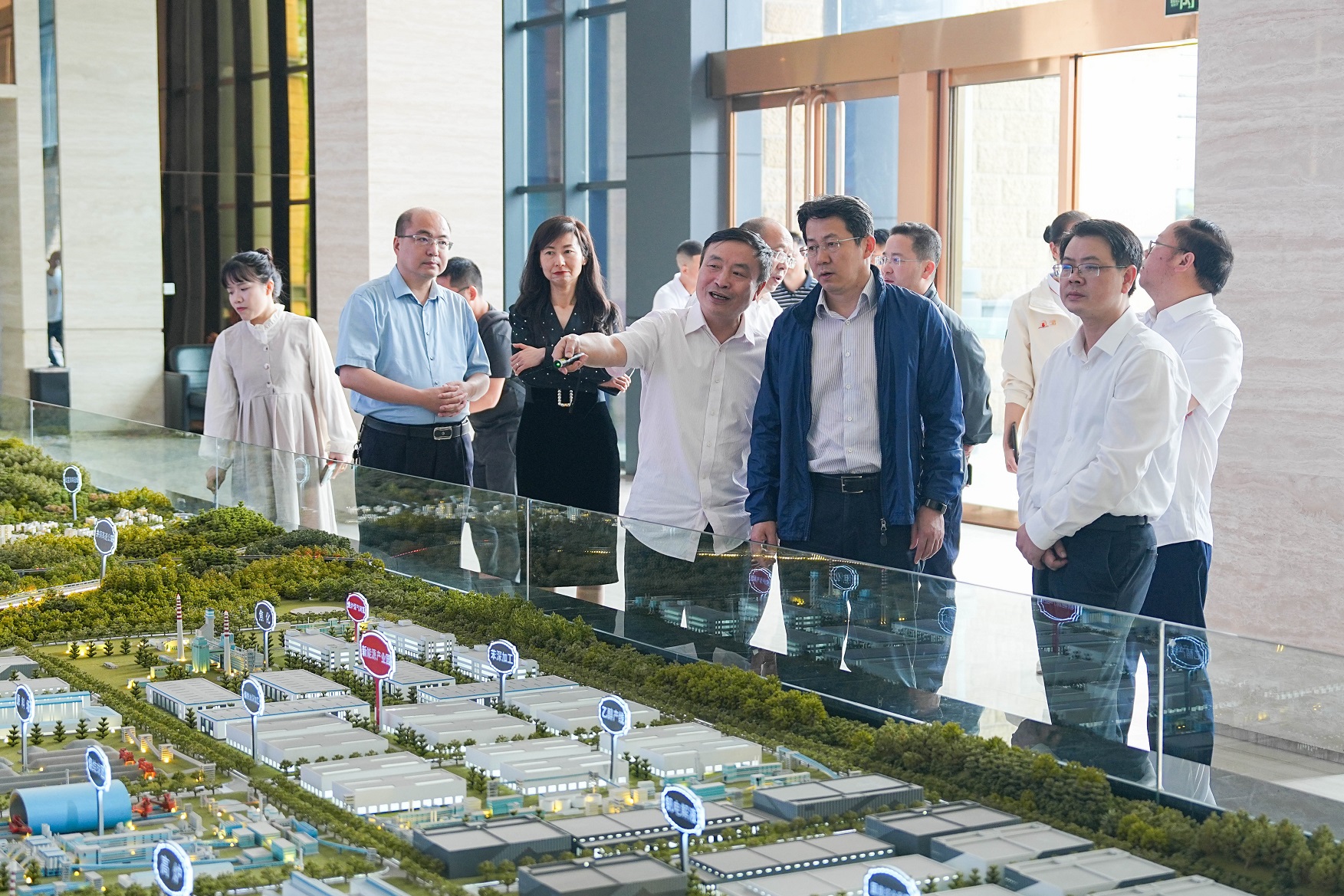 資中縣青少年運(yùn)動(dòng)學(xué)校與眾欣體育文化發(fā)展有限公司舉行合作協(xié)議簽訂及揭牌活動(dòng)