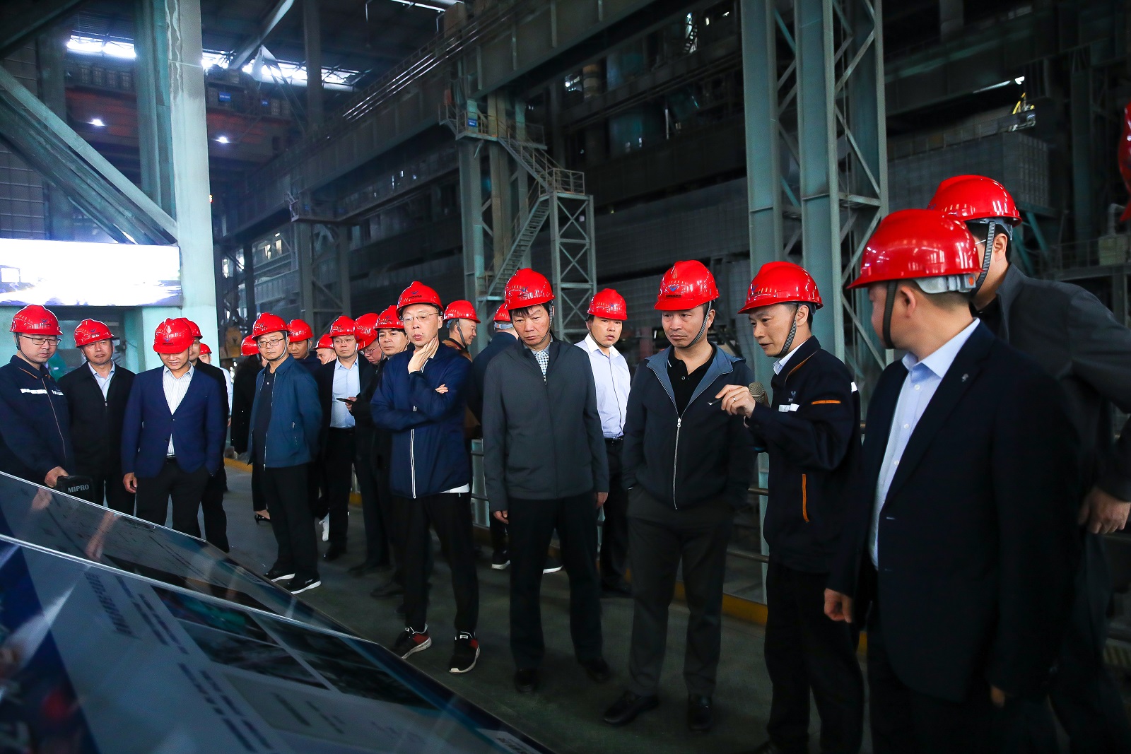 勞動創(chuàng)造價值    奮斗譜寫未來——王勁董事長五一勞動節(jié)到連界基地一線慰問并交流座談