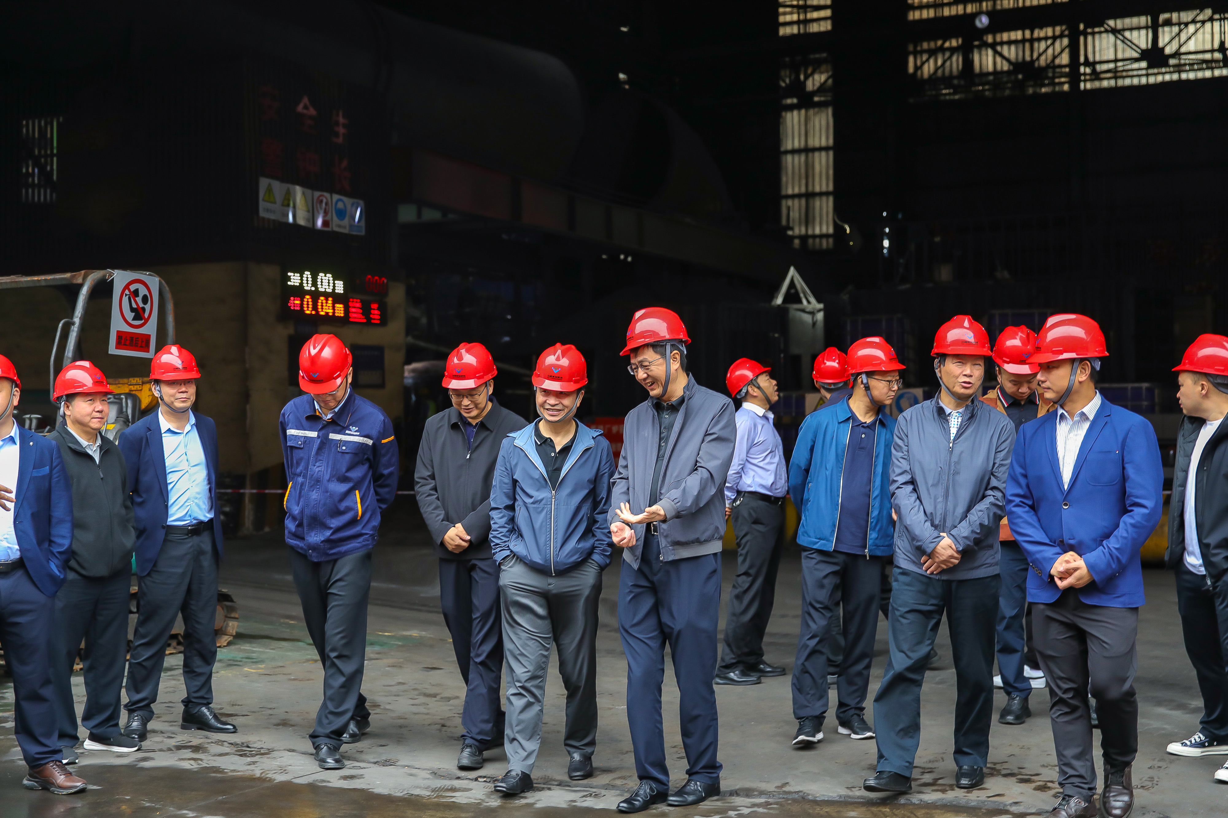 勞動創(chuàng)造價值    奮斗譜寫未來——王勁董事長五一勞動節(jié)到連界基地一線慰問并交流座談(圖2)